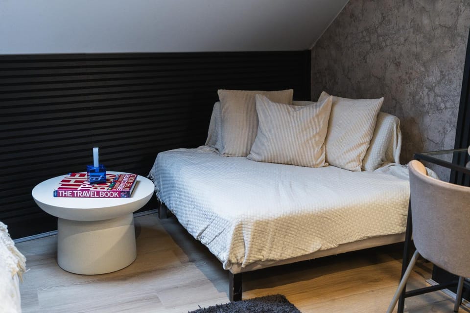 Bed, Seating area, Bedroom