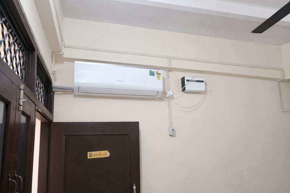 2BHK Brijwasi Homestay Near Bake Bihari Mandir 500 Mtr Vacation rental in Uttar Pradesh
