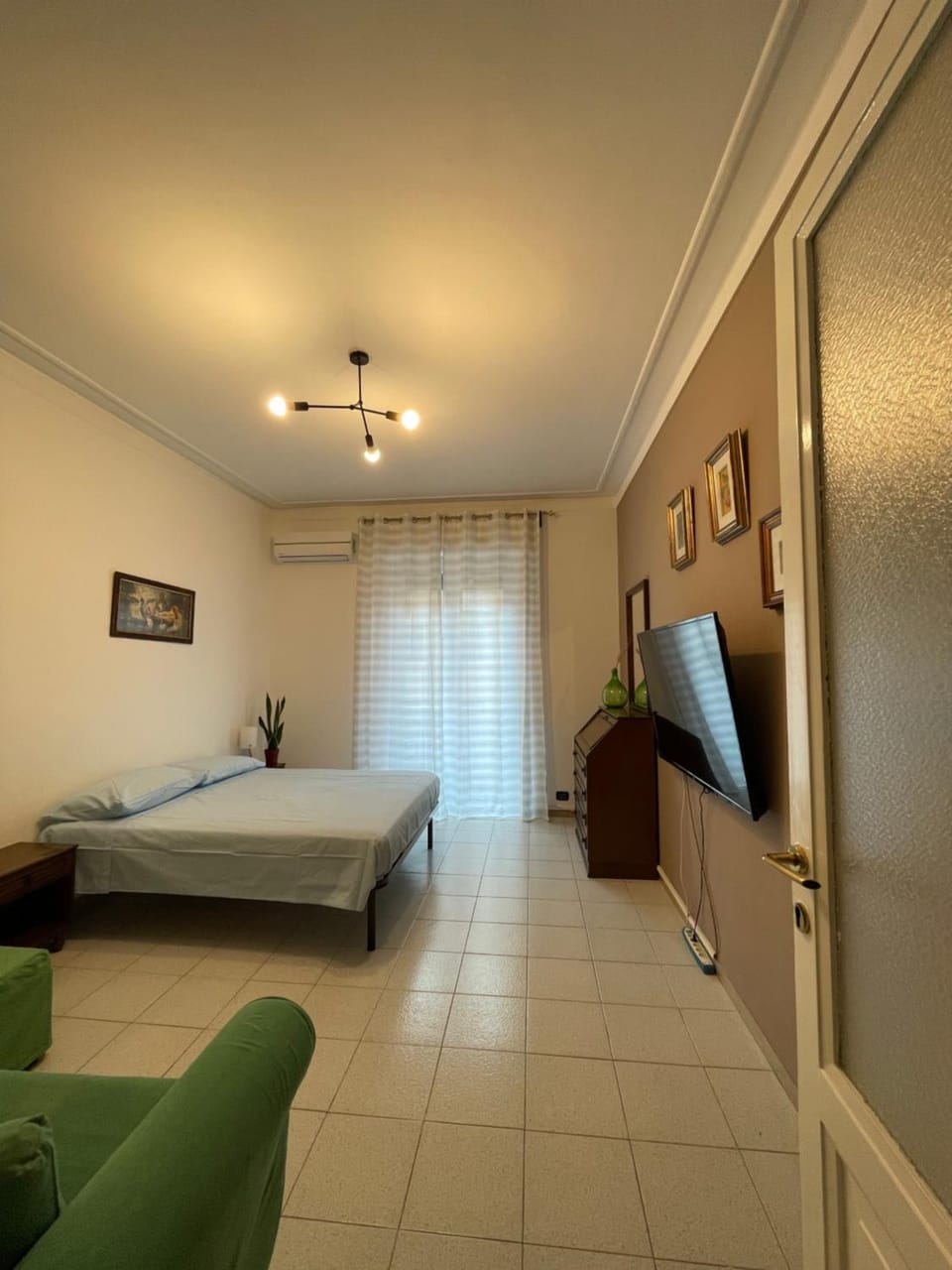 Communal lounge/ TV room, Bed, TV and multimedia, Balcony/Terrace, Living room, Bedroom, heating, air conditioner