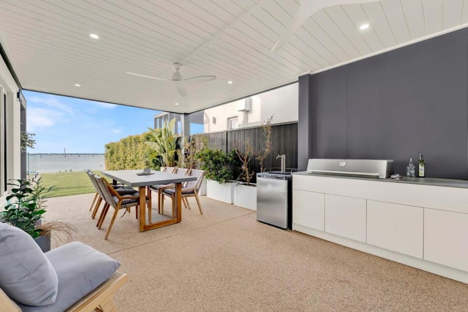 Absolute Waterfront lake house House in Yarrawonga