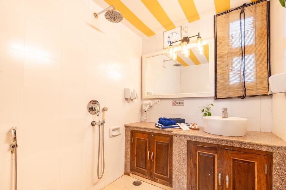 Shower, Bathroom, towels