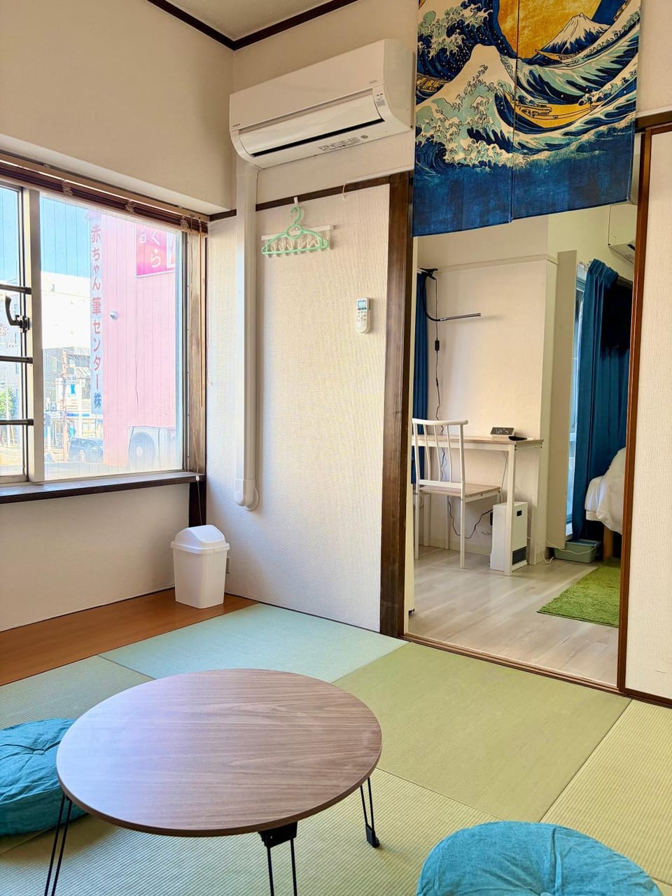 Photo of the whole room, Bedroom