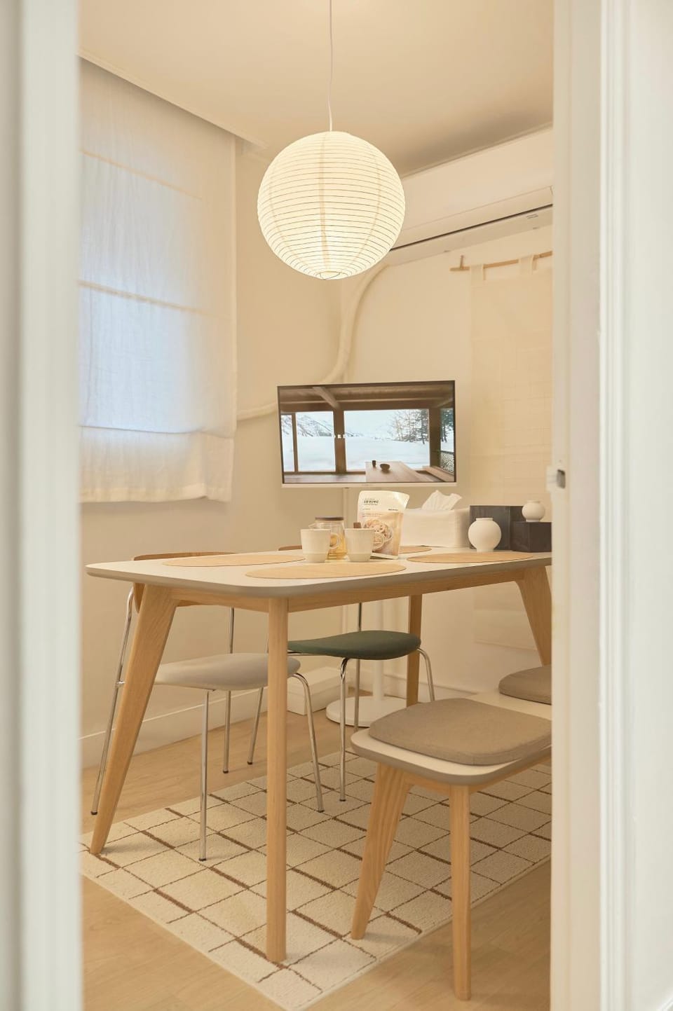 Living room, Seating area, Dining area