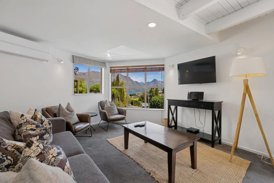 Communal lounge/ TV room, TV and multimedia, Living room, Evening entertainment