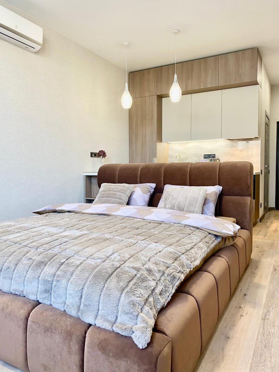 Bed, Bedroom, air conditioner