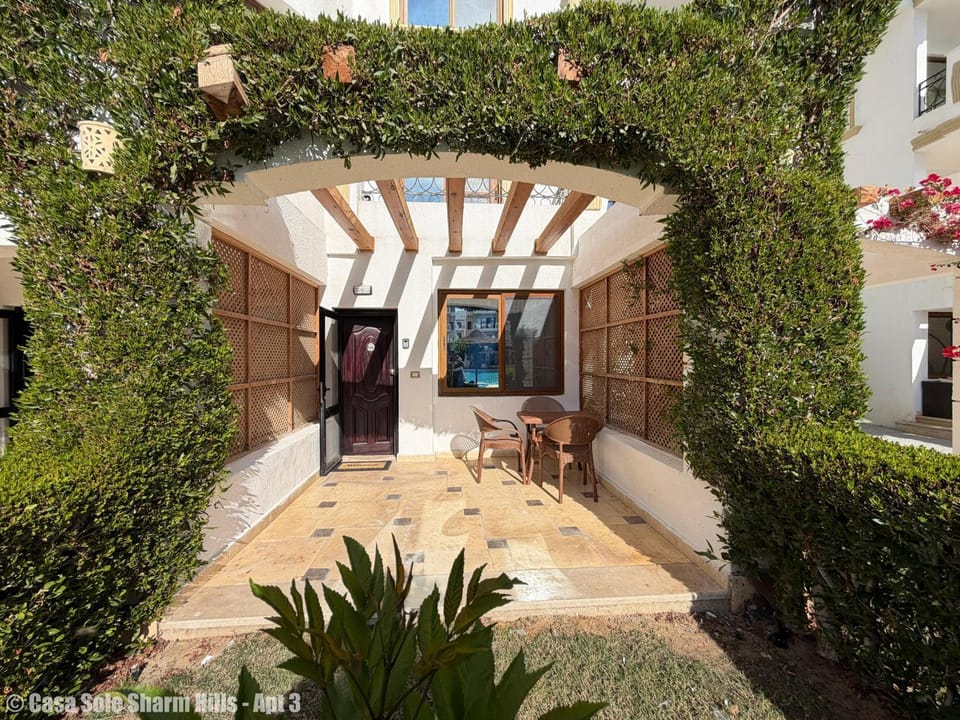Facade/entrance, Balcony/Terrace