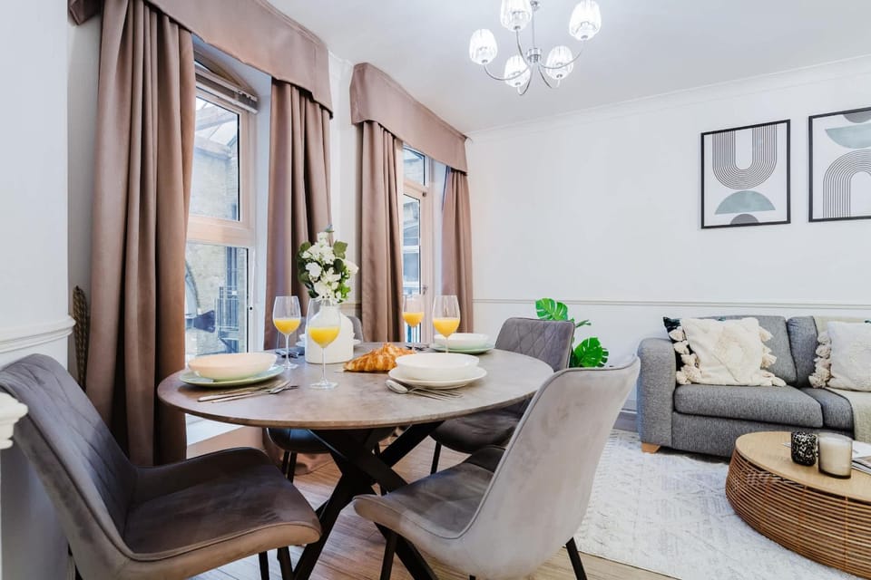 Living room, Seating area, Dining area