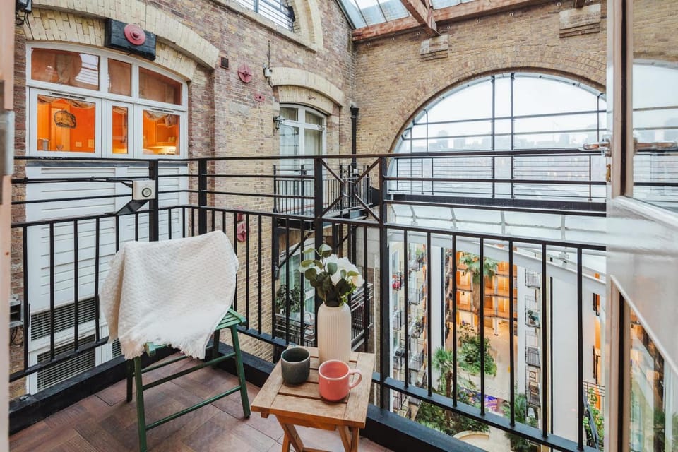 Patio, View (from property/room), Balcony/Terrace, Living room, Seating area