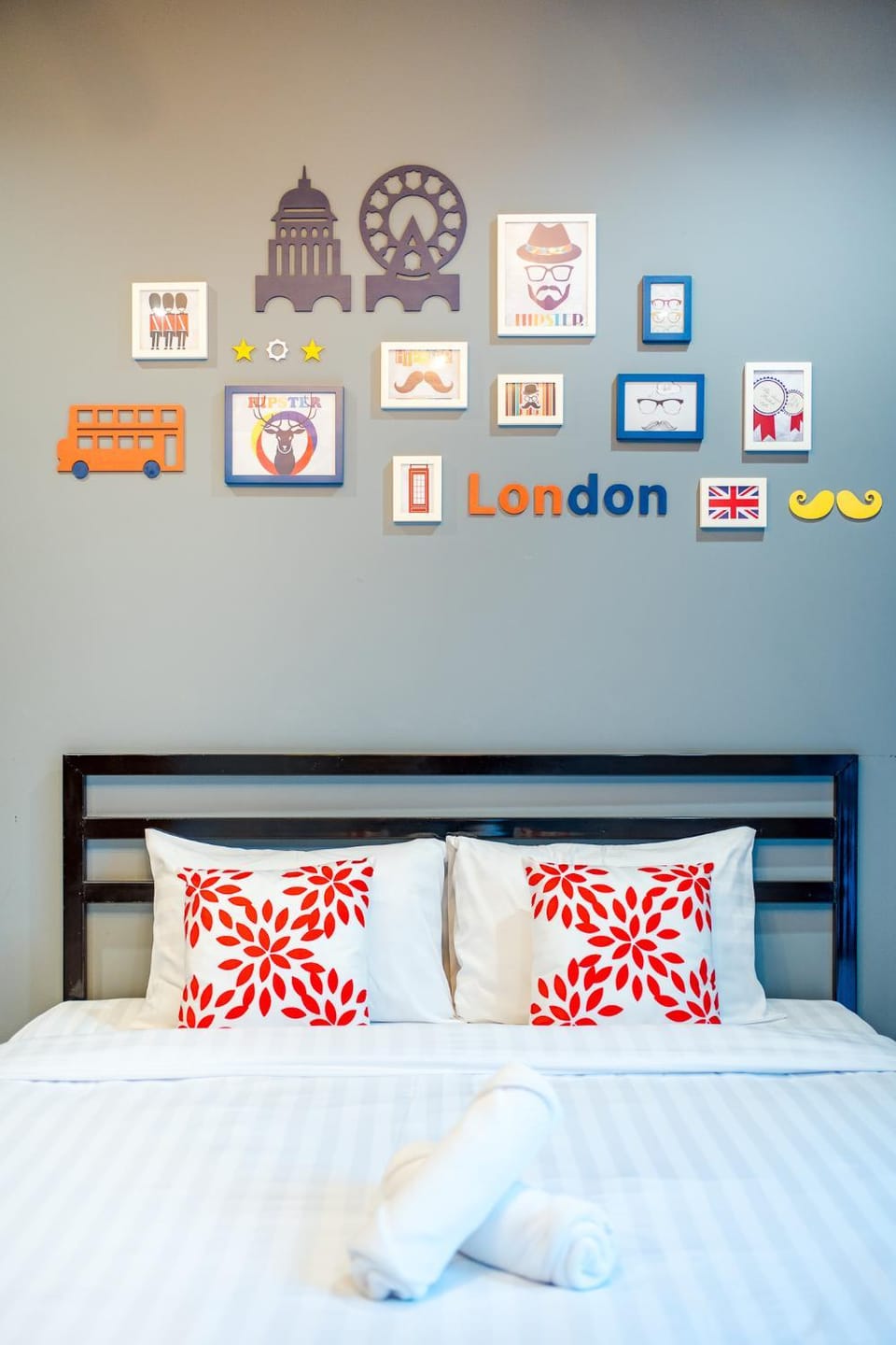 Bed, Photo of the whole room, Bedroom