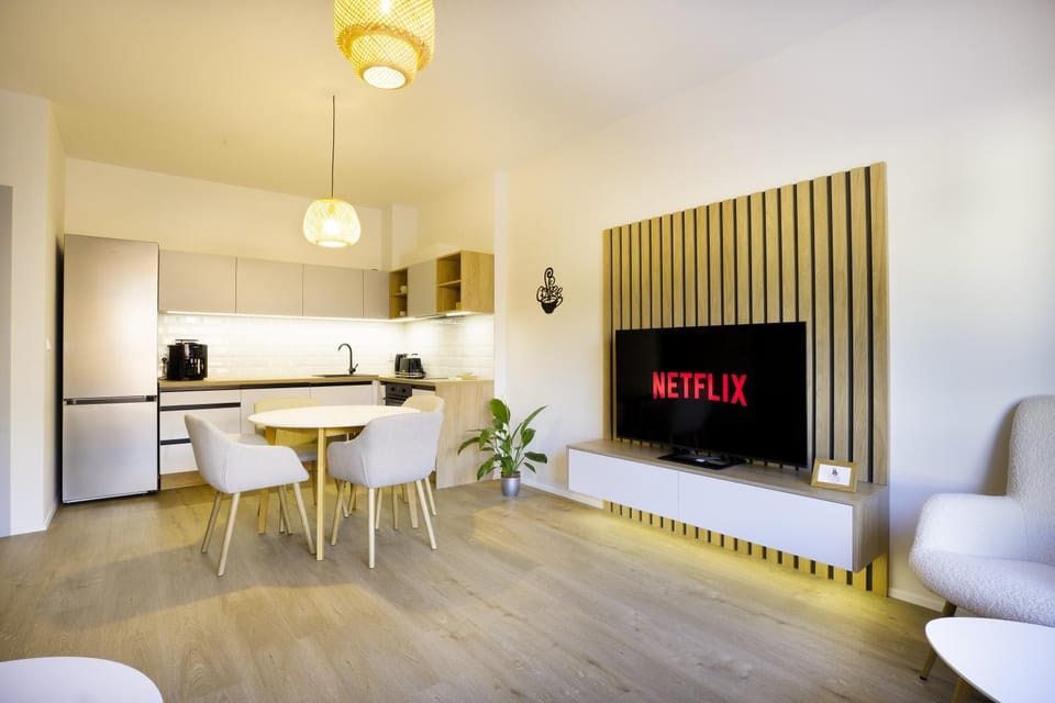 TV and multimedia, Kitchen or kitchenette, Dining area