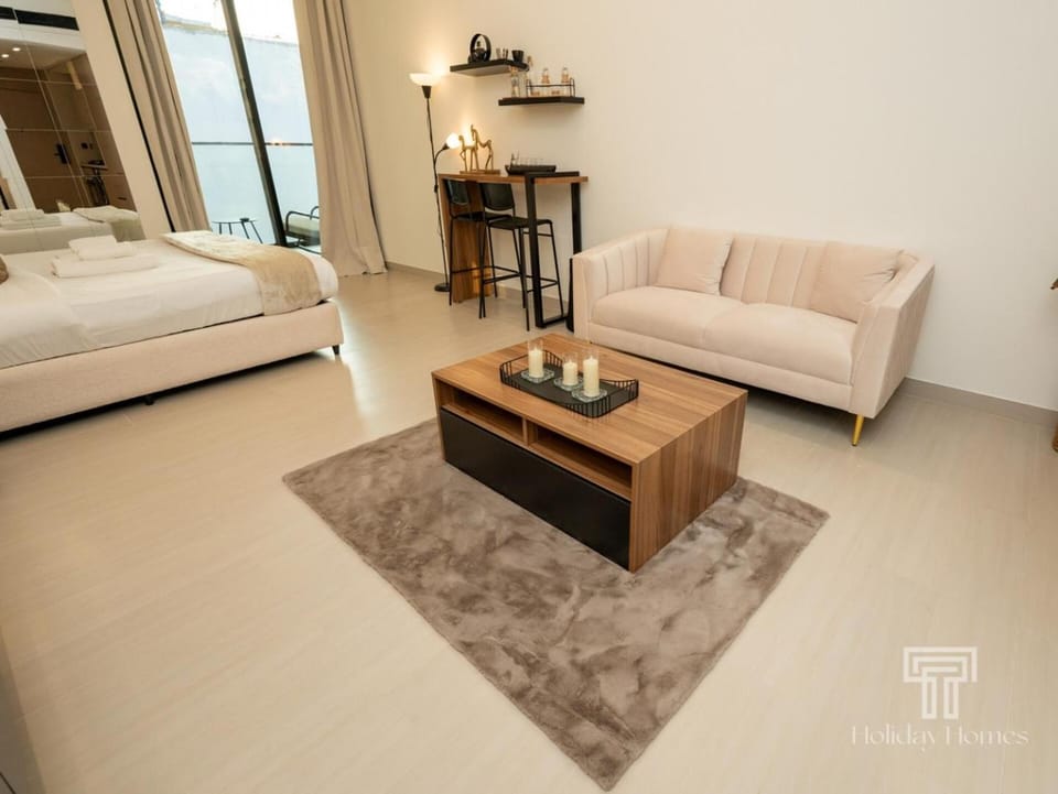 Bed, Living room, Photo of the whole room, Seating area, Bedroom