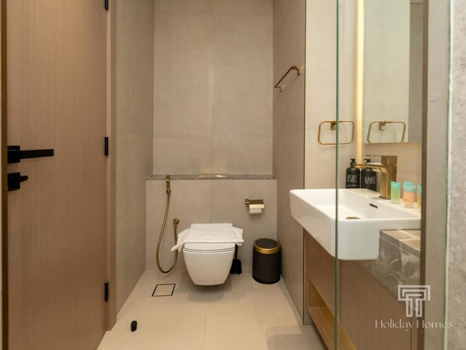 Toilet, Bathroom, towels