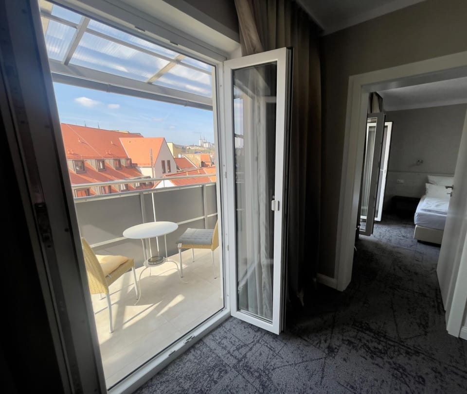 Balcony/Terrace, Photo of the whole room, Bedroom, Garden view