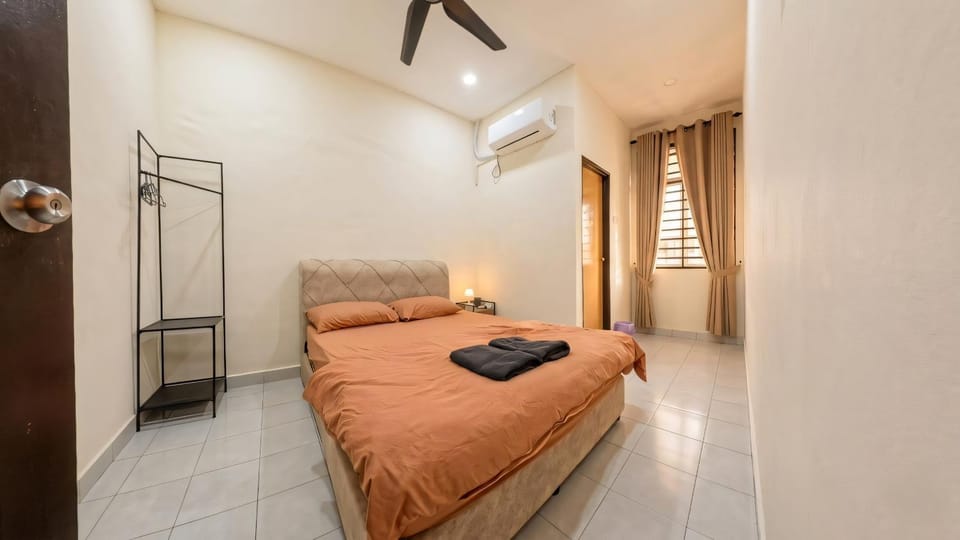 Bed, Bathroom, Bedroom, hair dryier, internet, internet, internet, towels, wardrobe, air conditioner