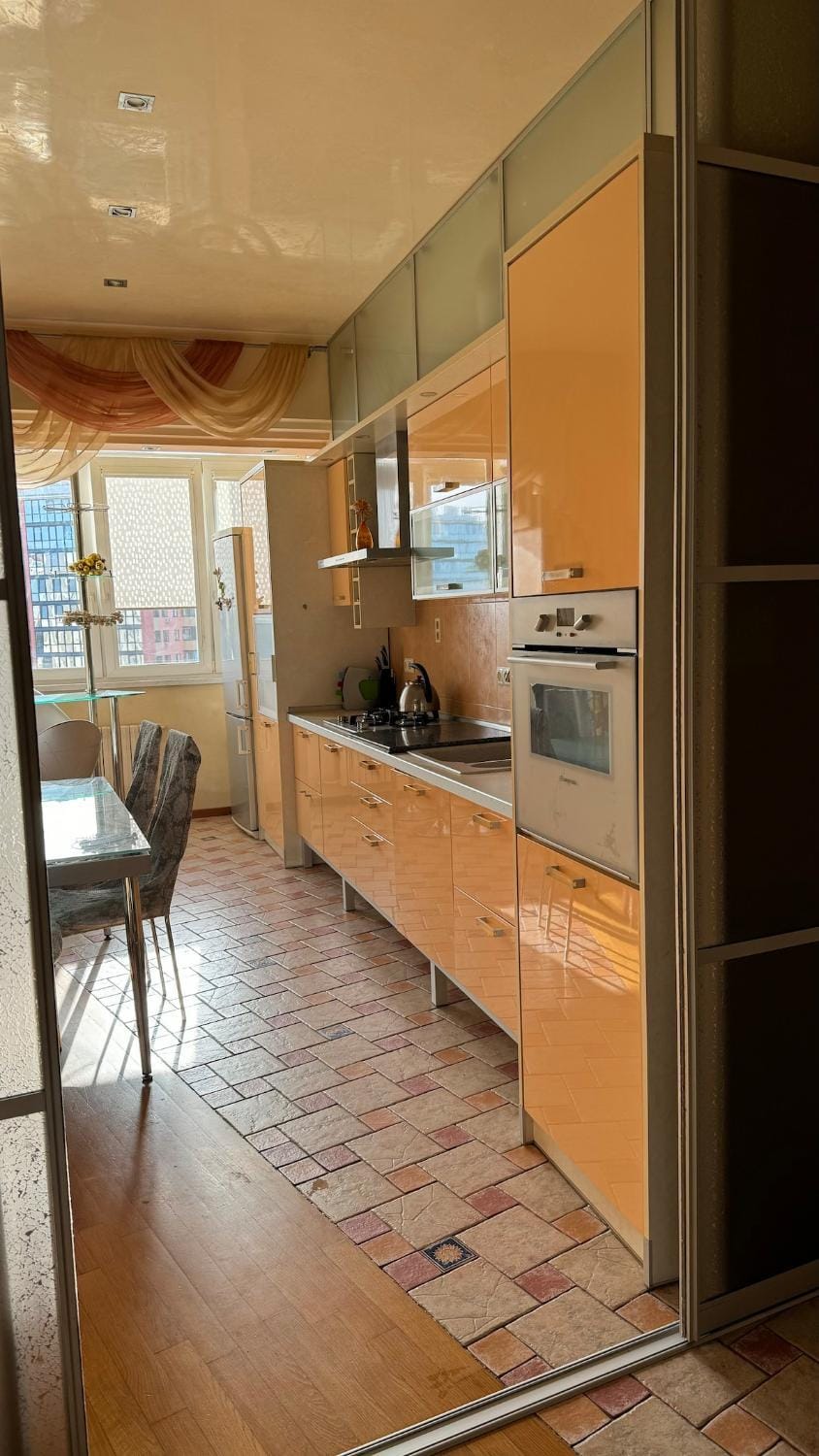 Spacious 4-Bedroom Apartment Near Center & Arcadia Apartment in Odessa