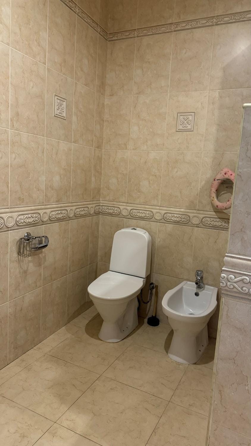Spacious 4-Bedroom Apartment Near Center & Arcadia Apartment in Odessa