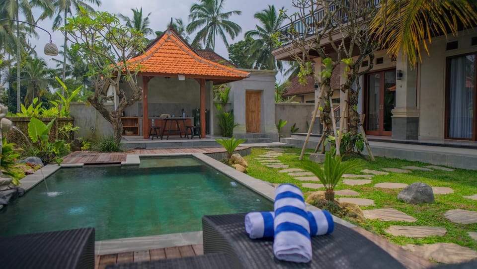 Property building, Garden view, Pool view, Swimming pool, towels, kitchen