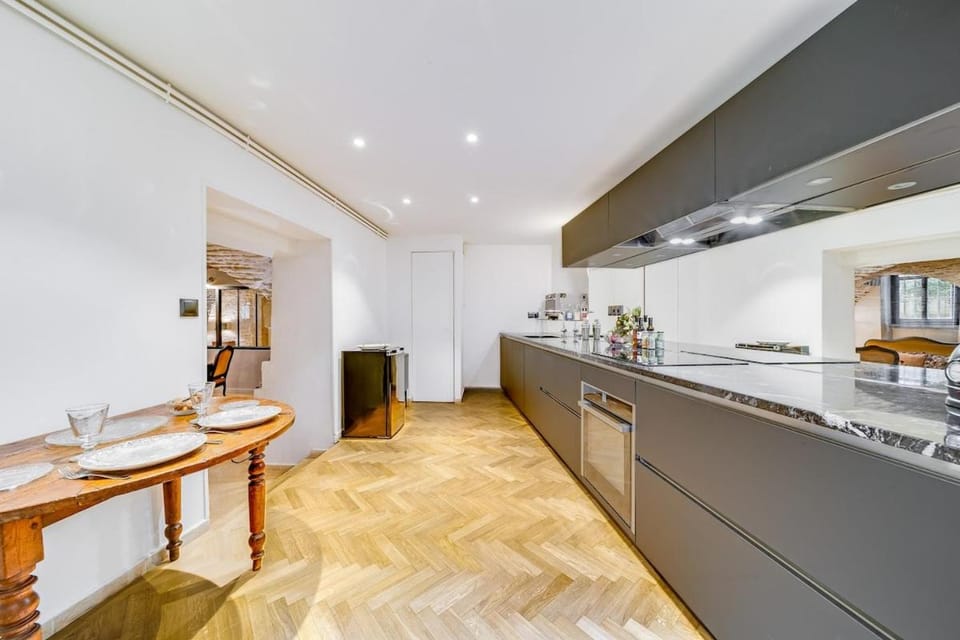 Kitchen or kitchenette, Dining area, dishwasher, stove
