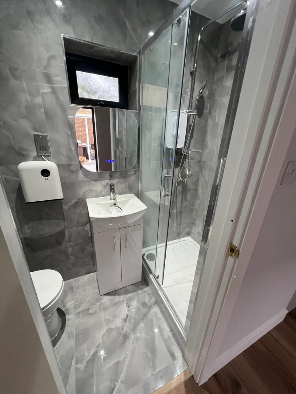 Easy Airport Access - Heathrow Stay Apartment in Slough