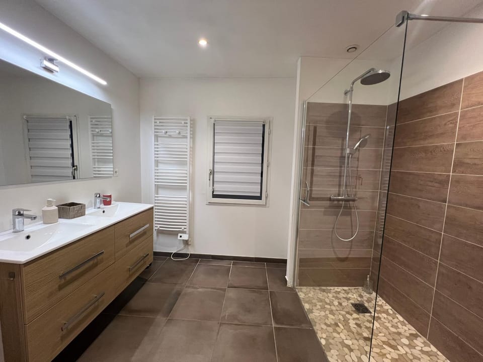 Shower, Bathroom, towels