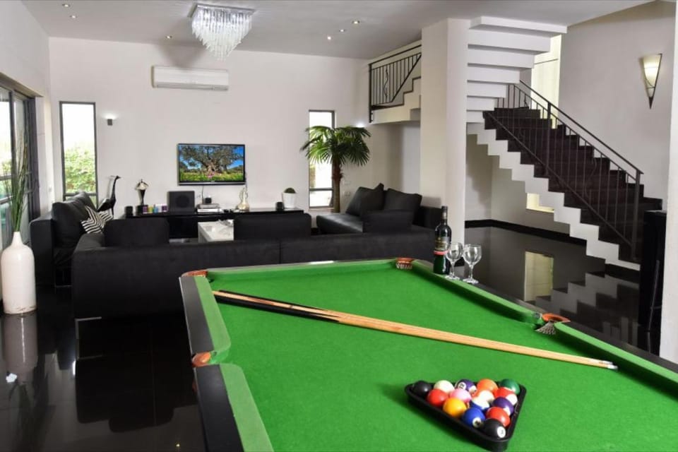 Billiard, Living room