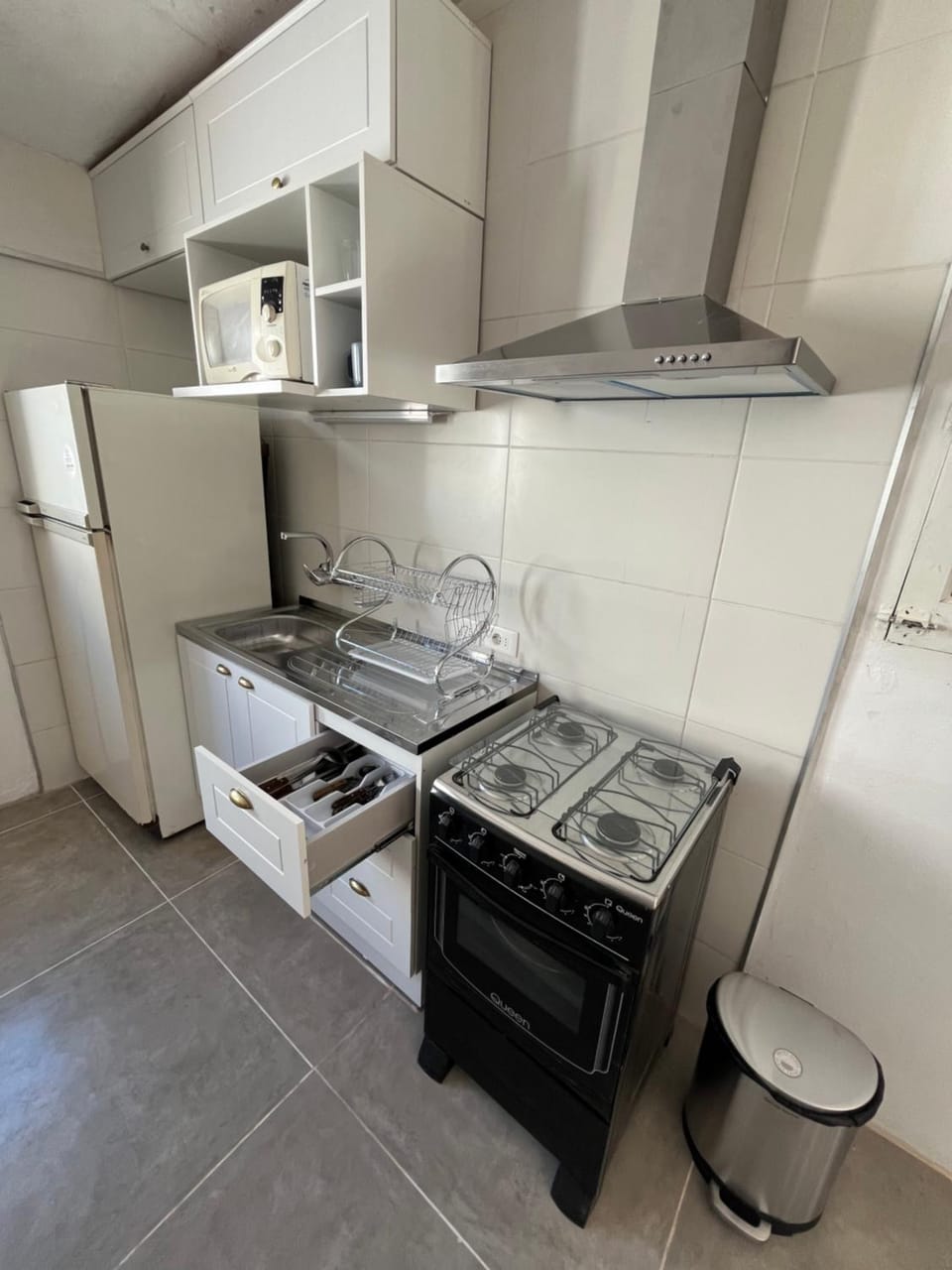 Kitchen or kitchenette, oven