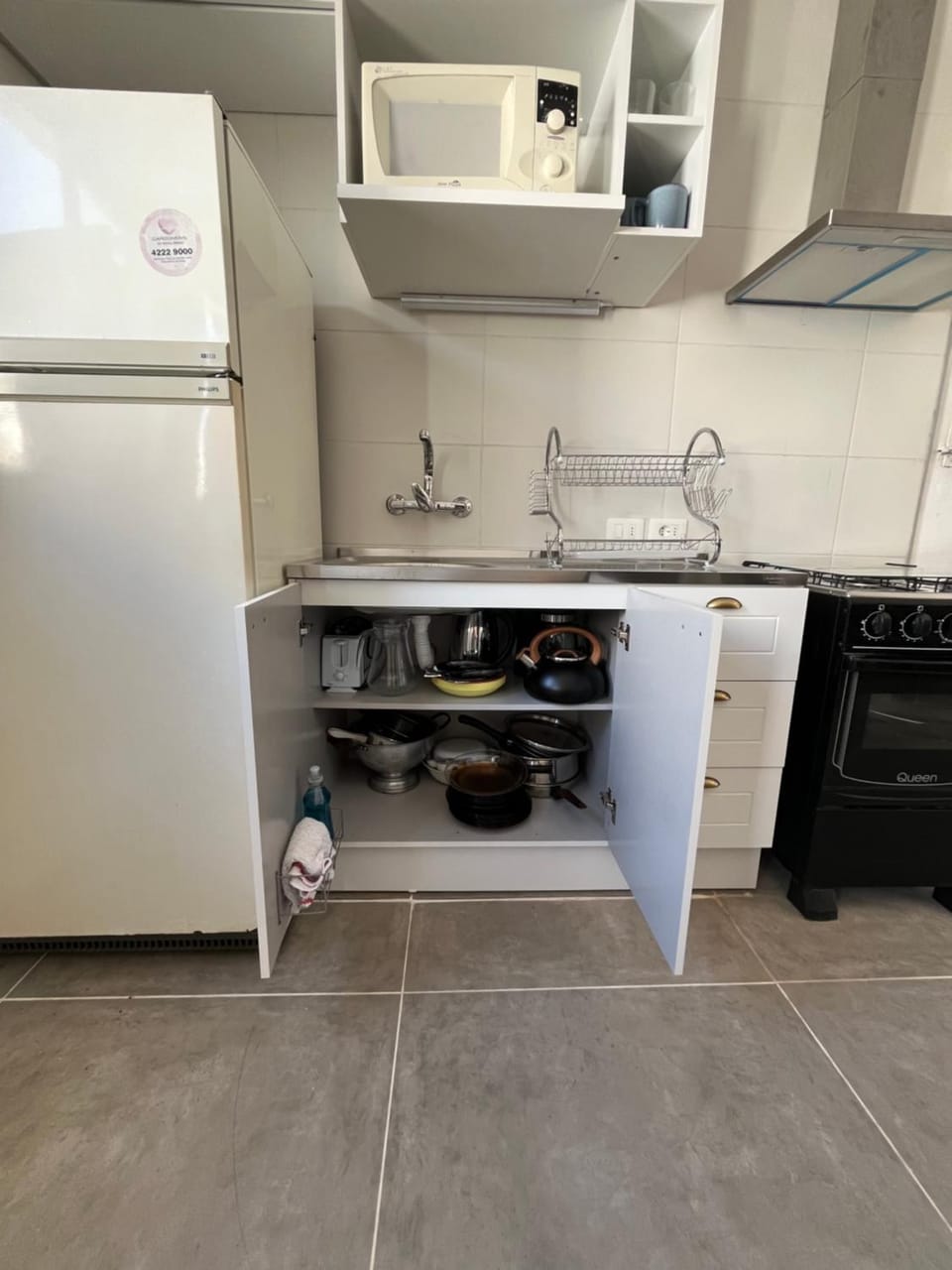 Kitchen or kitchenette, oven