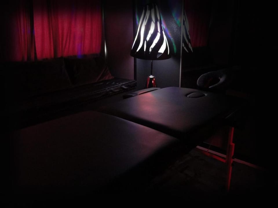 Love room Sparadis Laval 53 Studio avec jacuzzi privatif Apartment in Laval