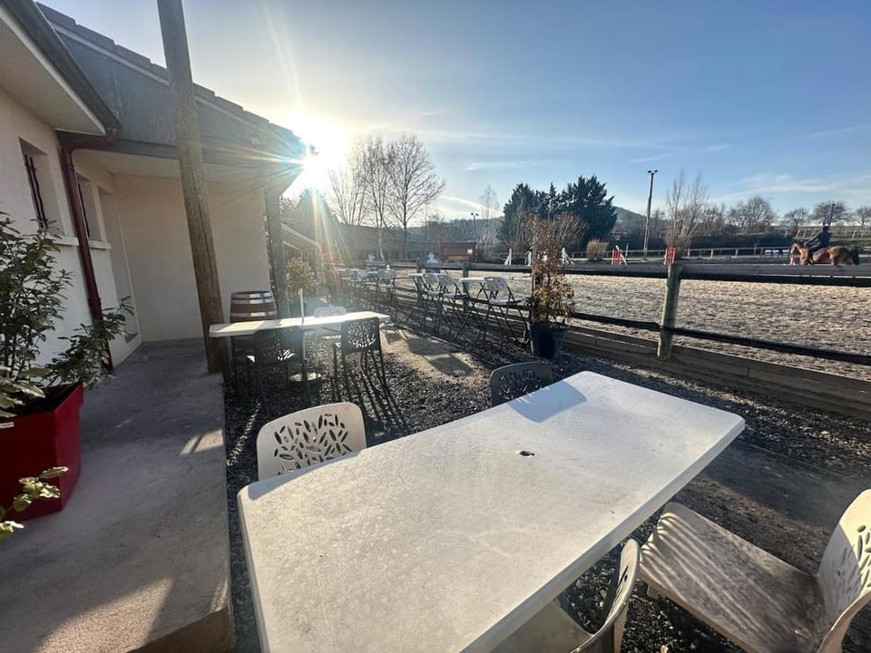 Unique, Chambre 2,centre équestre & snacks Apartment in Auvergne-Rhône-Alpes