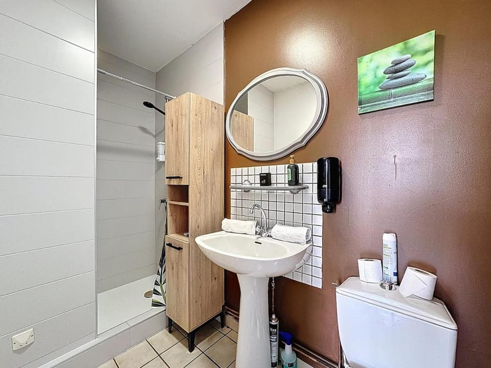 Unique, Chambre 2,centre équestre & snacks Apartment in Auvergne-Rhône-Alpes