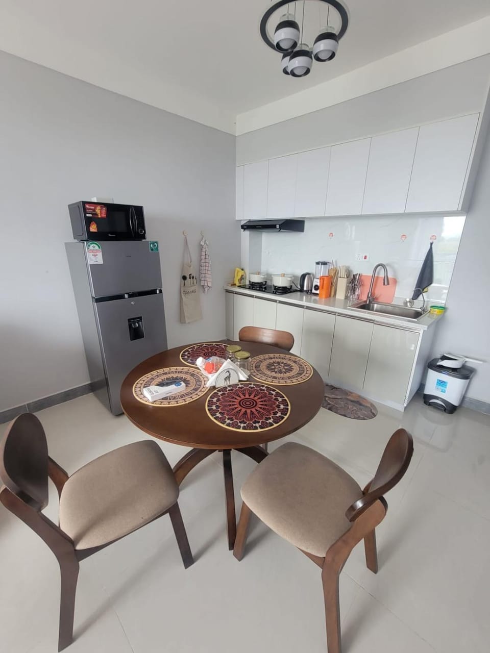 Kitchen or kitchenette, Dining area, stove