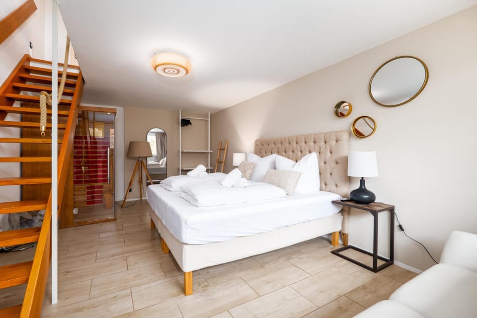 Bed, Sauna, Sauna, Bedroom, cot