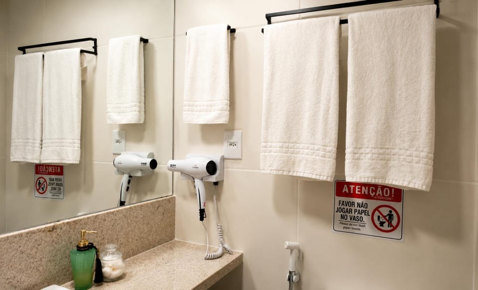 Bedroom, towels