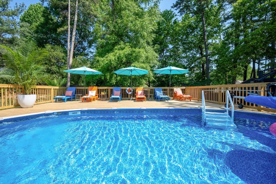 Patio, Garden, Swimming pool, Family, sunbed