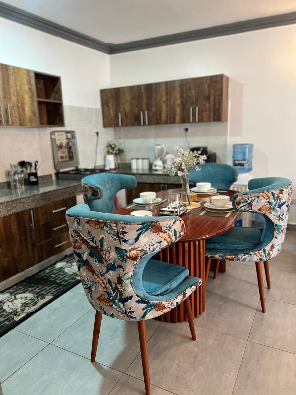 Kitchen or kitchenette, Seating area, Dining area