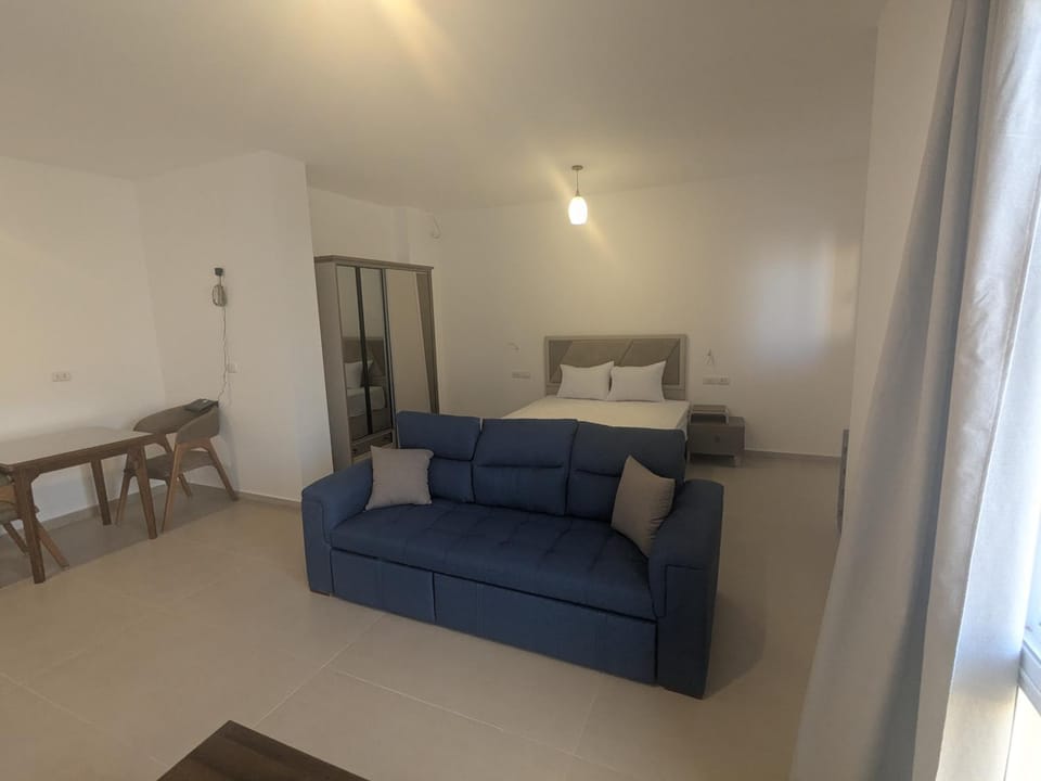 Seating area, Bedroom, wardrobe