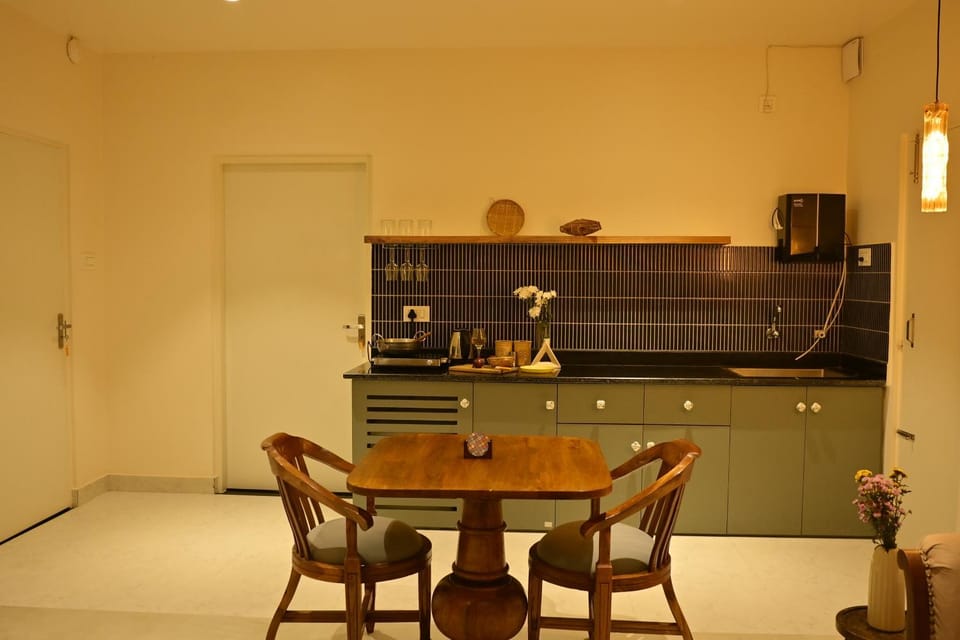 Dining area, kitchen, Internal: Not applicable to any particular room