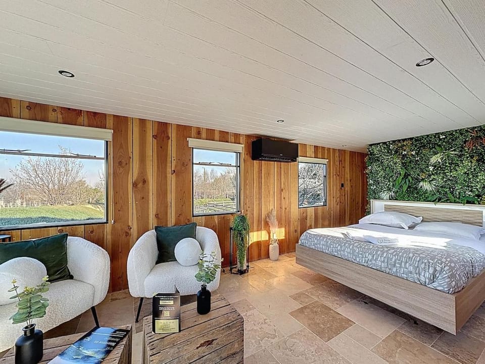 Unique Cabane 4 spa Centre Équestre & Snack Apartment in Auvergne-Rhône-Alpes