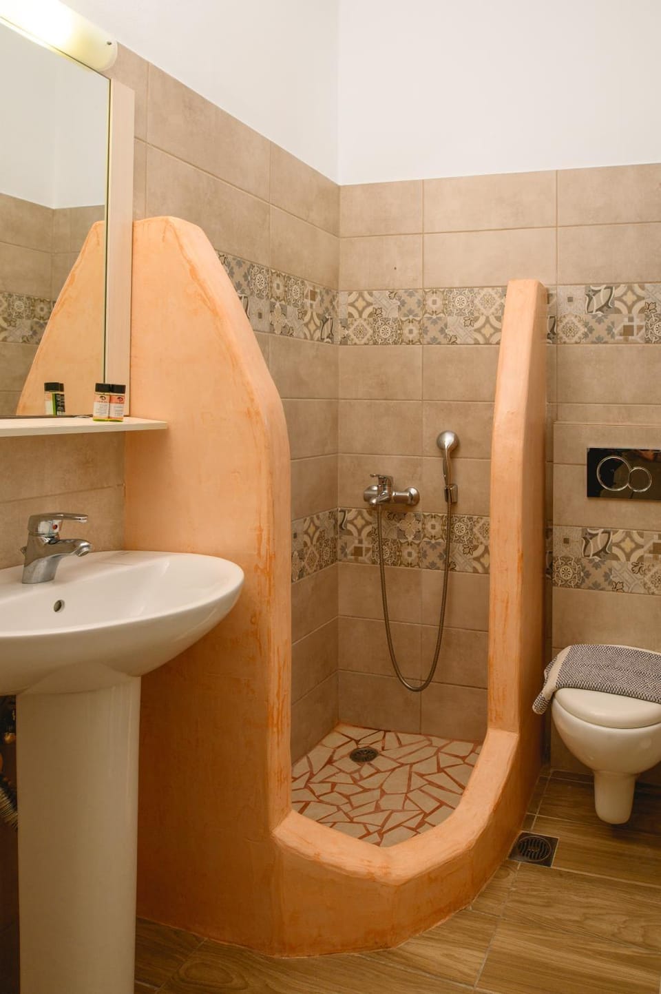 Shower, Toilet