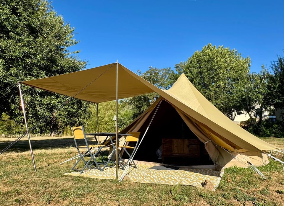 Luxe tent met goed bed, prive sanitair en laadpaal Luxury tent in Nouvelle-Aquitaine