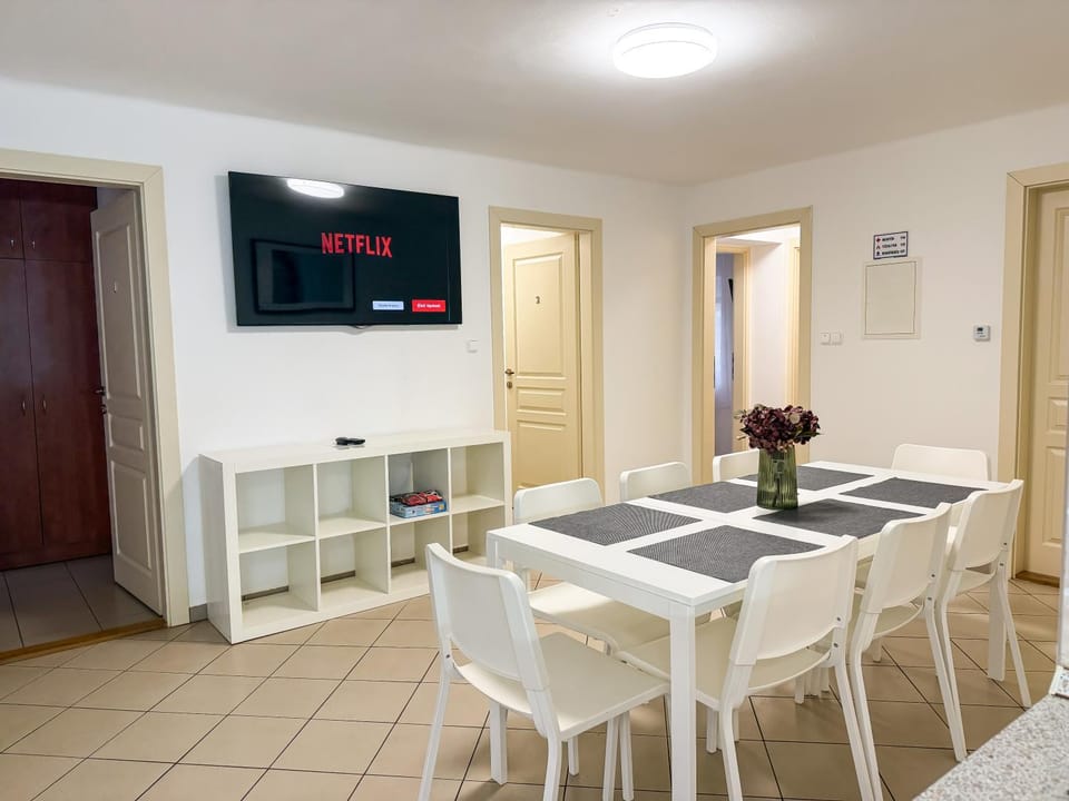 TV and multimedia, Dining area