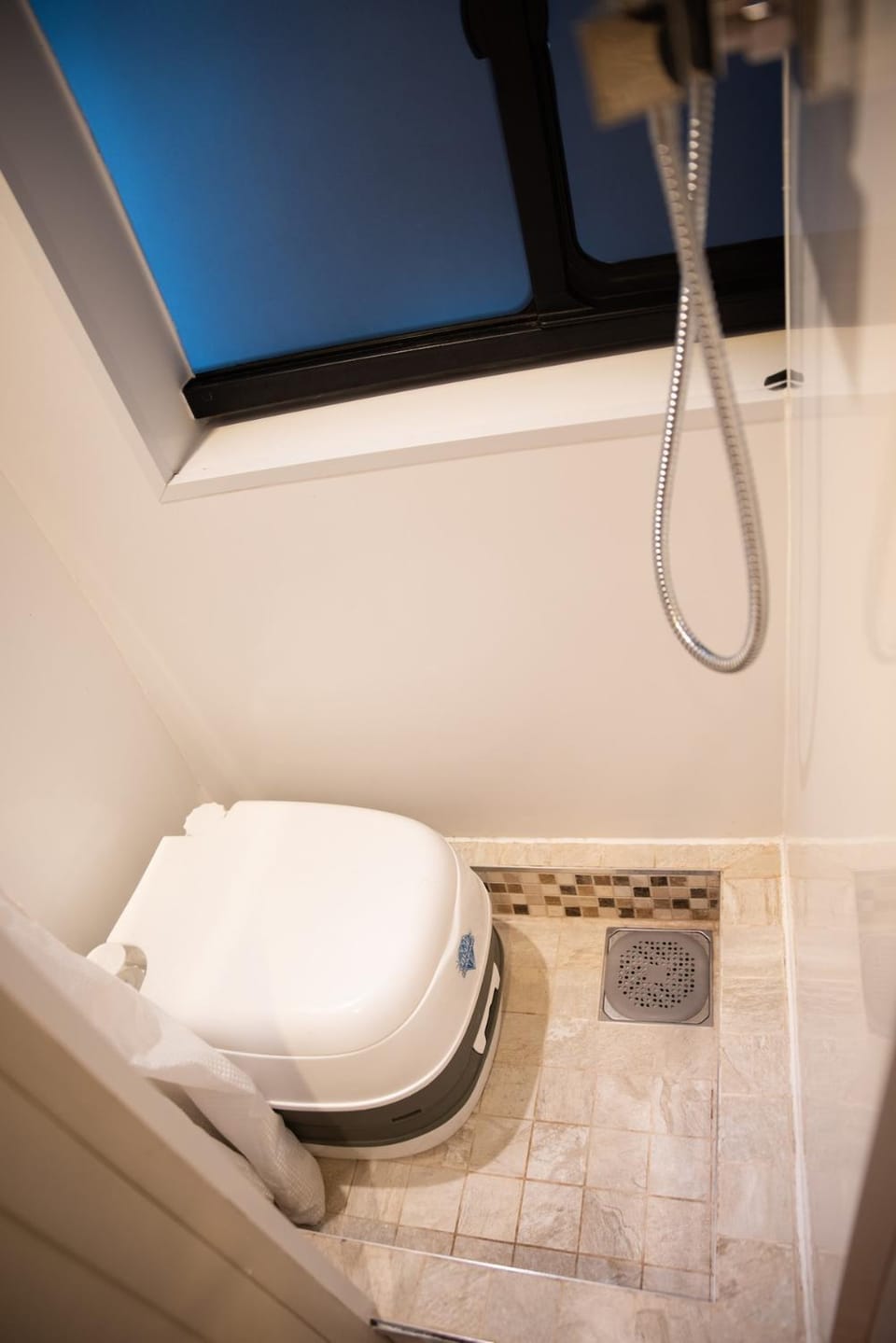 Shower, Toilet