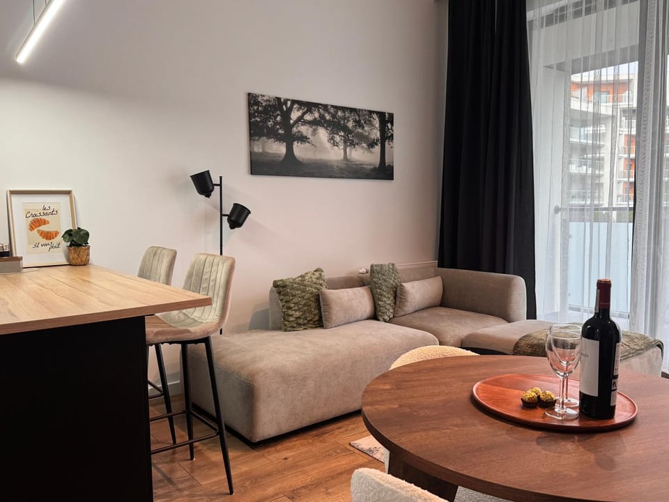 Living room, Dining area, Drinks