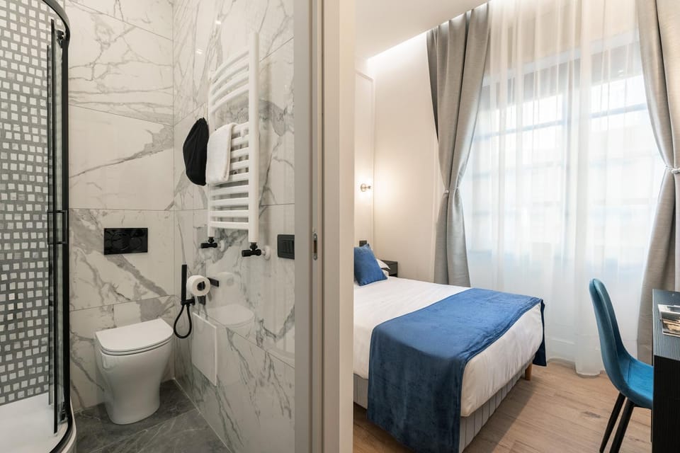 Bathroom, Photo of the whole room, Bedroom
