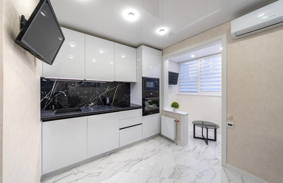 TV and multimedia, Kitchen or kitchenette, oven, stove, air conditioner