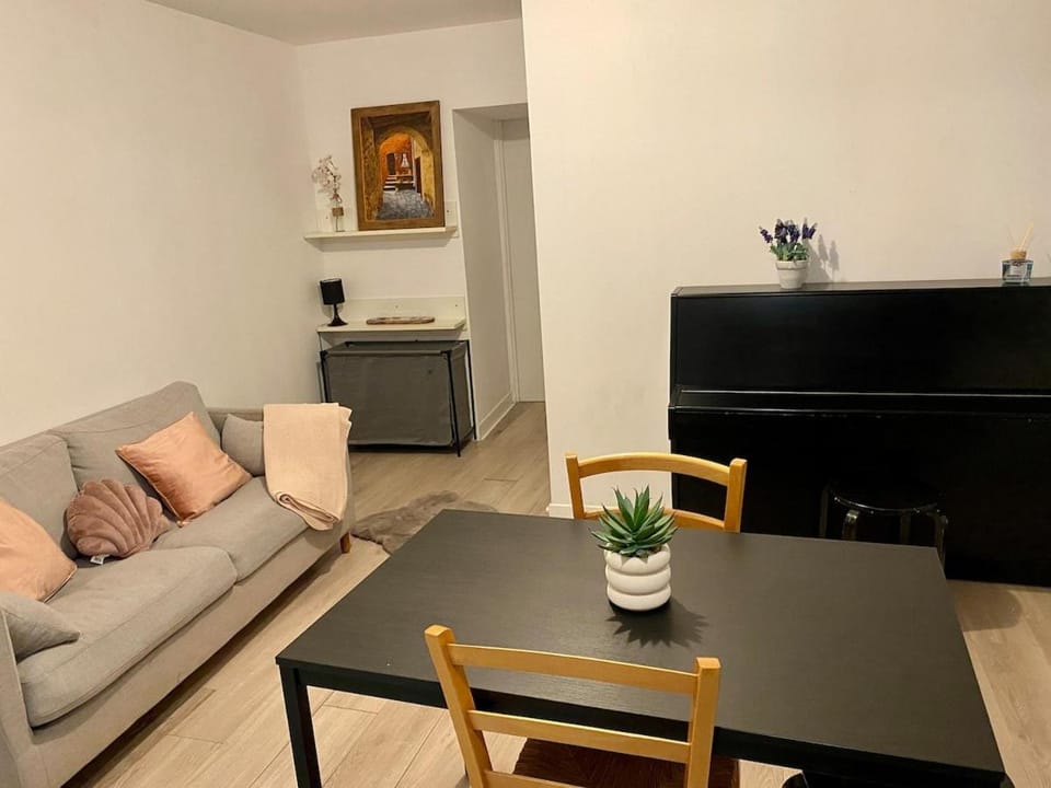 3 pièces au rez de chaussée centre historique, calme, vue sur le jardin Apartment in Occitanie