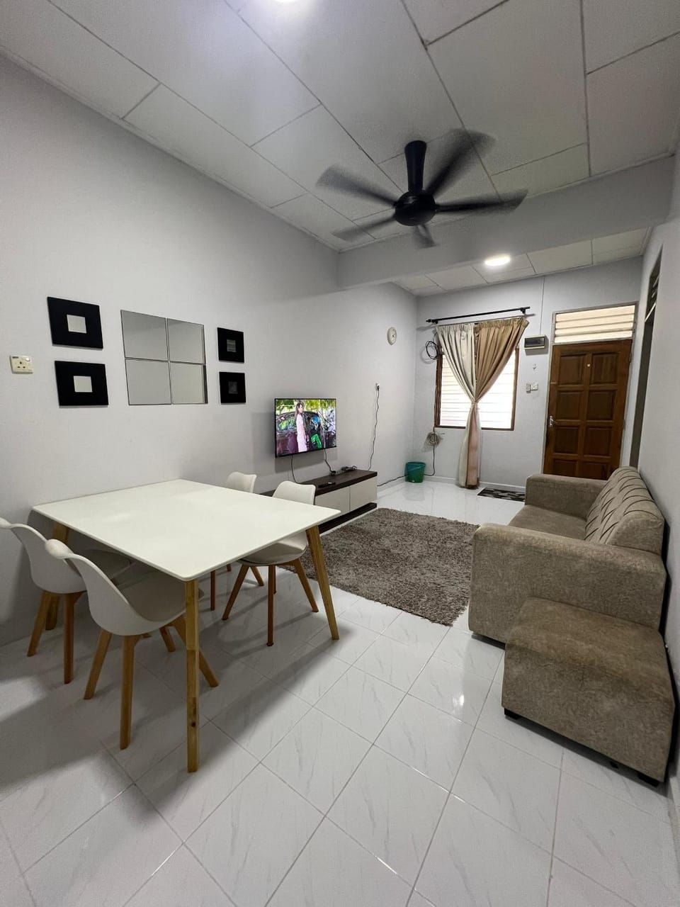 TV and multimedia, Living room, Seating area, Dining area