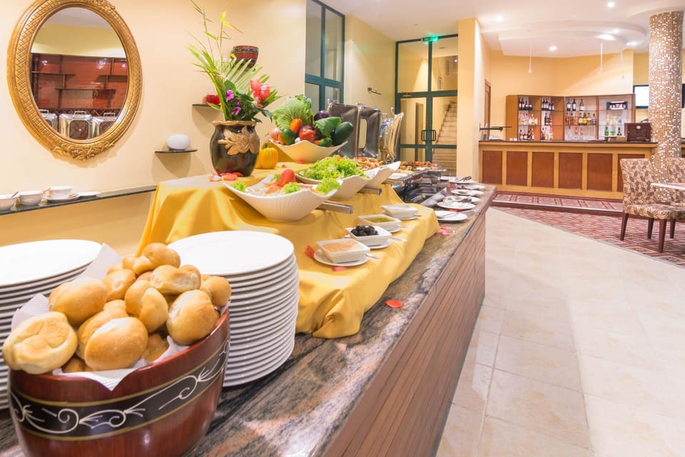 Restaurant/places to eat, Buffet breakfast
