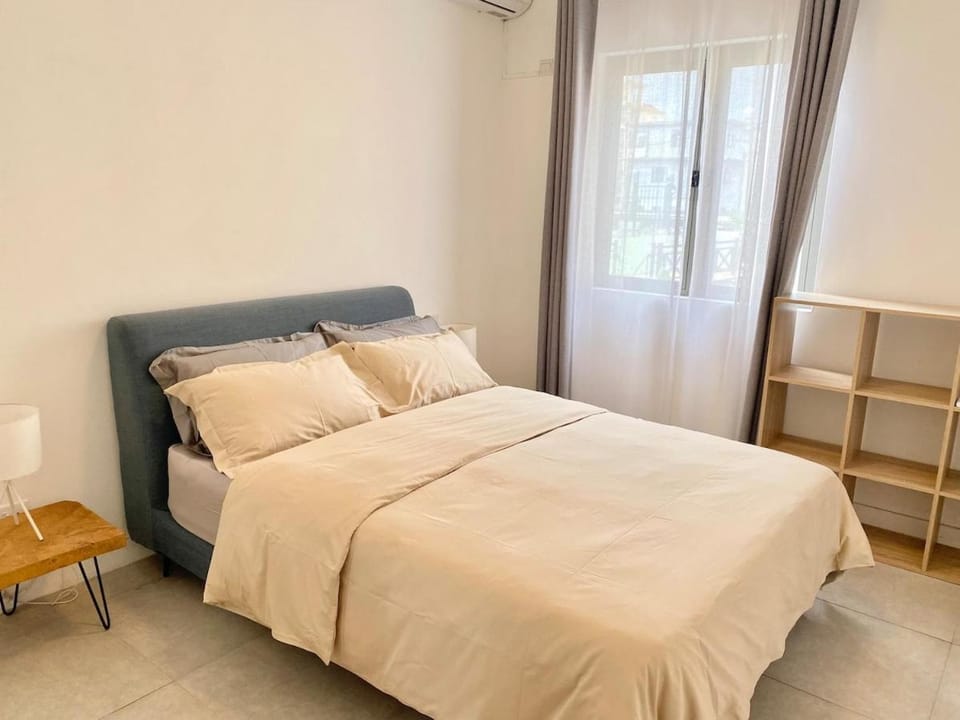 Tempus Central - Bazaar Metro Supermarket Resto Apartment in Mauritius