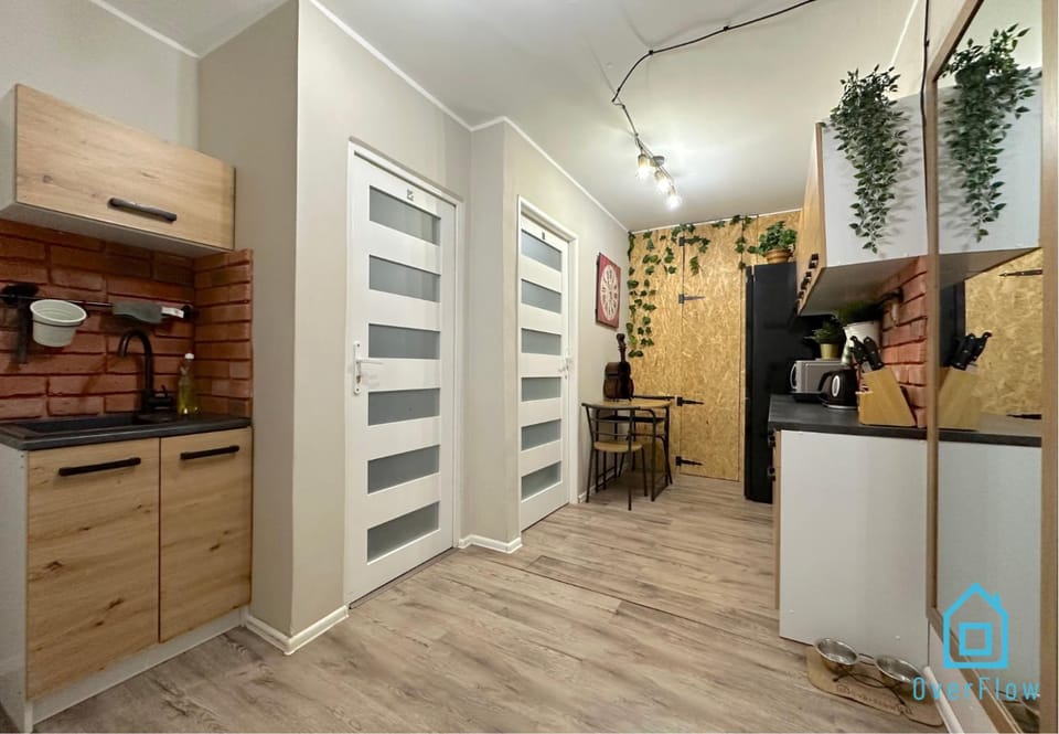 Pineapple Room 10 Min to Old Town Gdańsk,PKP & Shopping Mall Vacation rental in Gdansk